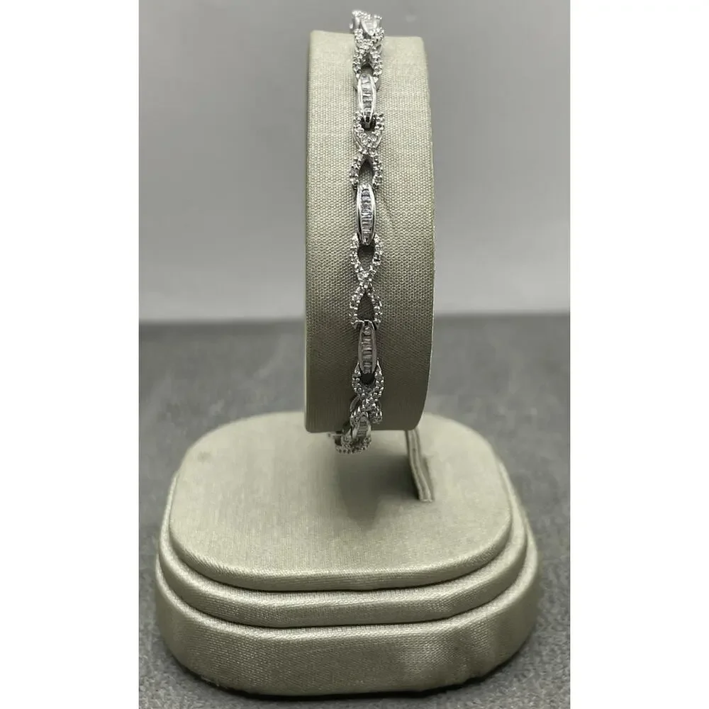 10K White Gold Diamond Infinity Design Bracelet (22102)